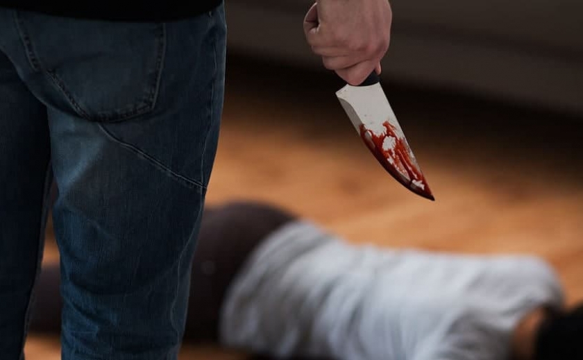 В Днепре мужчина нанес своей жене 7 ножевых ранений: ребенок остался сиротой