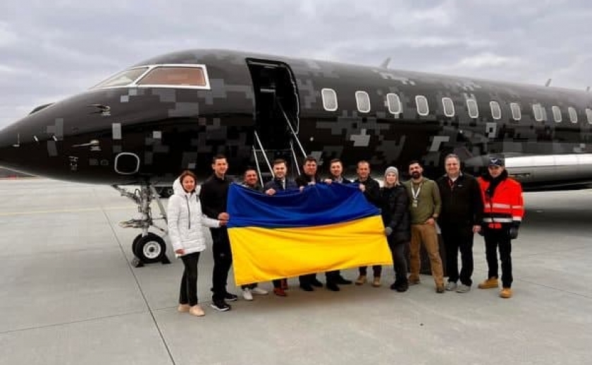 Командир экипажа SpaceX лично привез из США помощь украинским военным