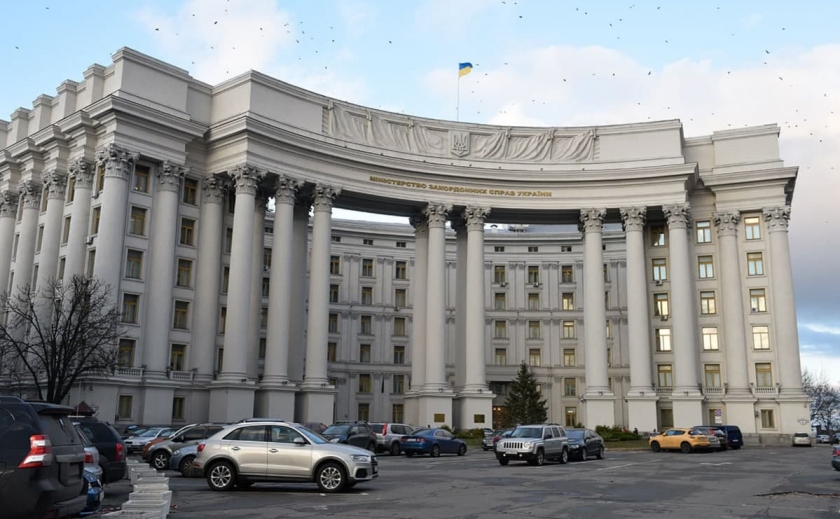 МИД Украины: российские войска обстреляли здания дипломатических учреждений четырех стран