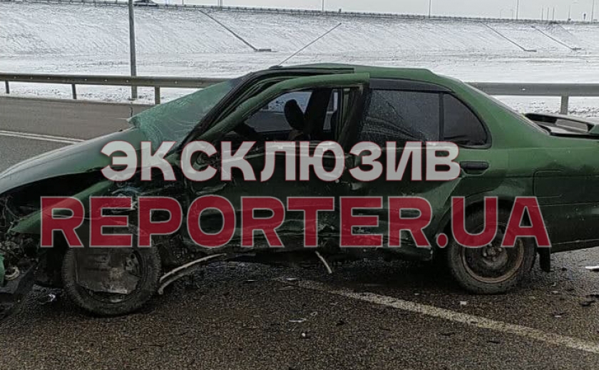 Видео момента: под Днепром в результате ДТП пострадали люди