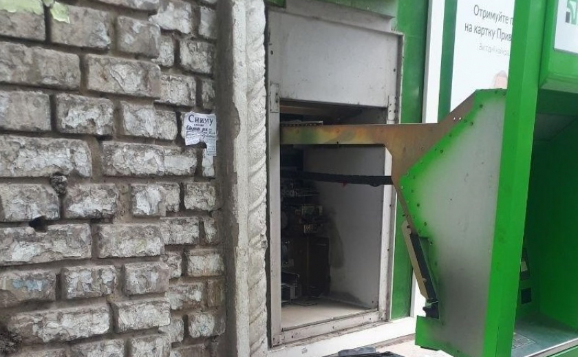 Днепровские полицейские обнаружили закладку в... банкомате на Чечелевке