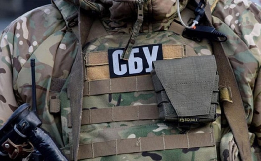 На Днепропетровщине СБУ разоблачила преступников, выманивавших деньги, собранные волонтерами для армии