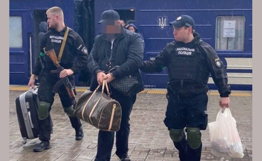 Обещал 140 евро за час работы: В Днепре полиция задержала мужчину, вывозившего девушек в сексуальное рабство за границу