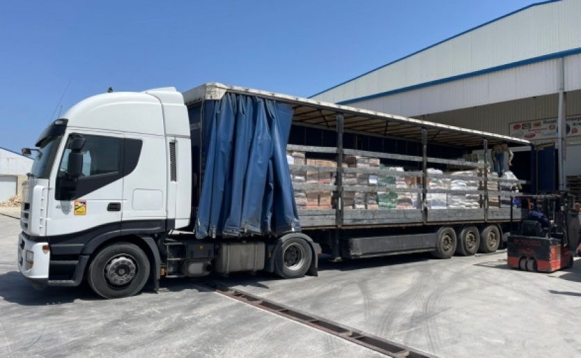 Посольство Азербайджана отправило в Днепр 20 тонн продовольственной помощи
