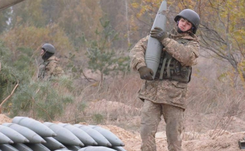 «Так стрелять даже стыдно»: Артиллеристы 93-й бригады исправили методичку для чешских снарядов