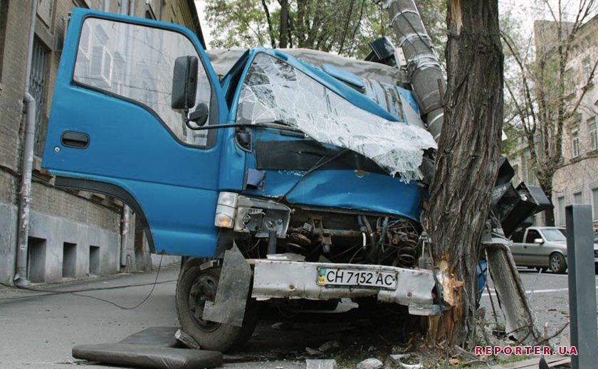 В центре Днепра у грузовика отказали тормоза