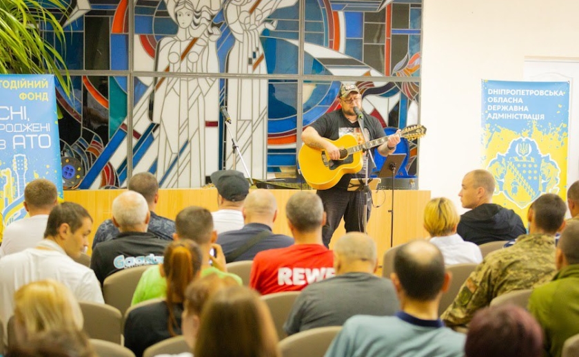 Музыканты устроили концерты для раненых бойцов в днепровских больницах