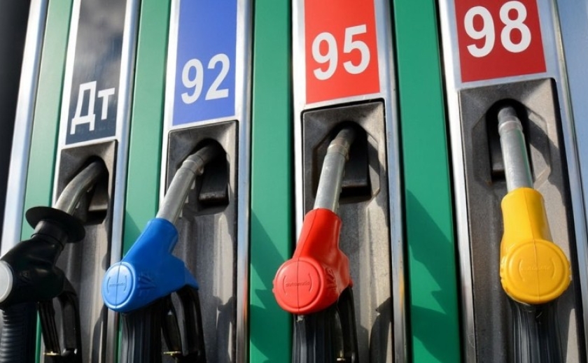 На Днепропетровщине на двух АЗС выявили завышение цен на топливо