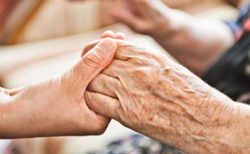 Антивирус. В Днепре от COVID-19 излечилась 93-летняя бабушка