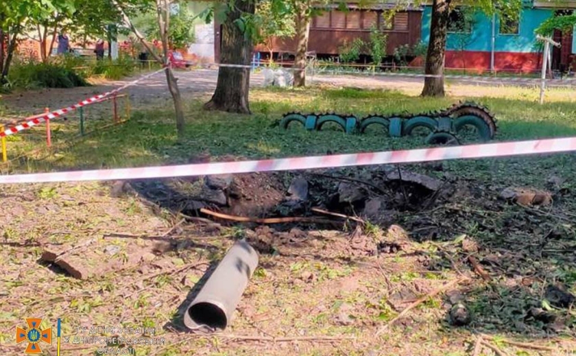 Военные РФ снова ударили ракетами по Днепропетровщине: разрушено предприятие и часть жилого района