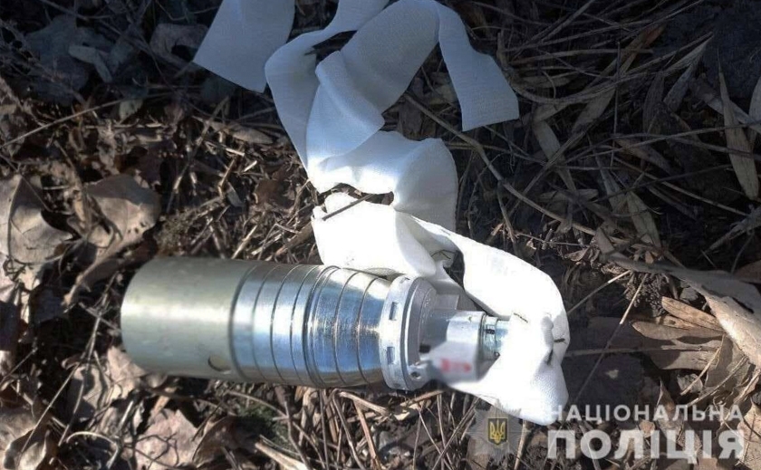 В Днепропетровской области два человека получили серьезные ранения, подняв часть кассетных снарядов с земли