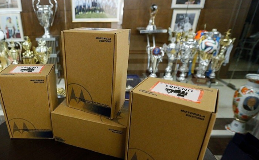 Футболисты молодежной сборной Украины купили 5 раций для 98-го батальона «Днепр-Азов»