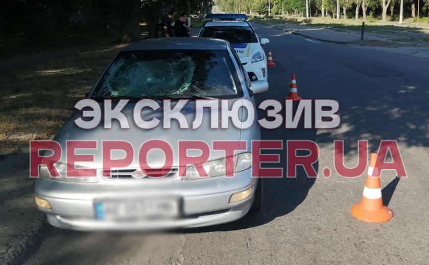 В Днепре на ул.Кротова водитель Kia сбил 24-летнюю девушку на пешеходном переходе