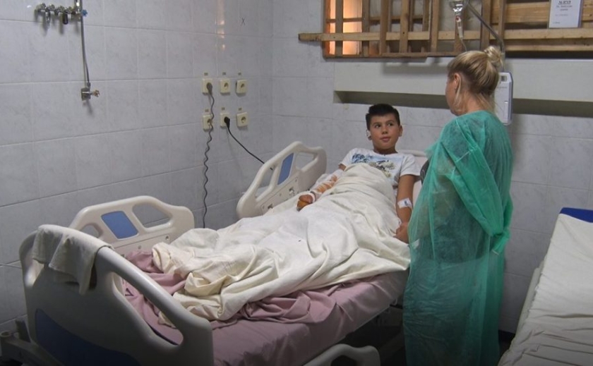 В Днепре выписали из больницы мальчика, пострадавшего от взрыва гранаты на Тополе
