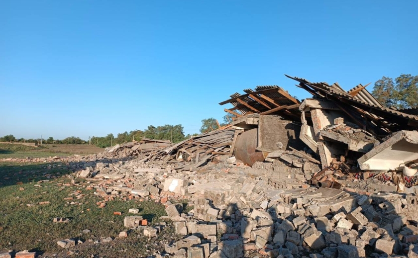 Поранена корова, зруйновані склади з пшеницею та пошкоджені будівлі: підсумки дня на Дніпропетровщині від голови ДОР