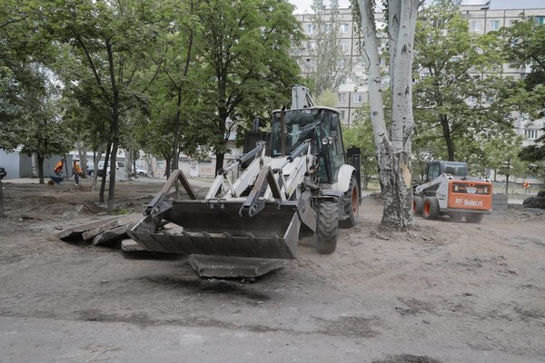 В Днепре на проспекте Героев обустраивают зону отдыха