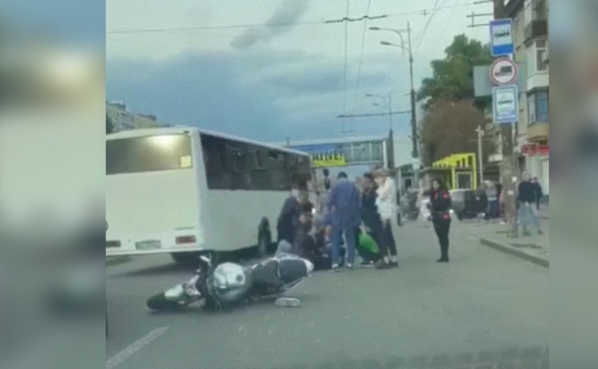 Впав головою під колеса вантажівки: ДТП на Слобожанському проспекті у Дніпрі