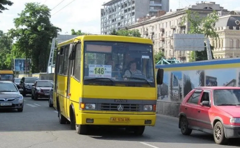 У Дніпрі відновили роботу автобусного маршруту №146А: як працює міський транспорт після ракетного удару