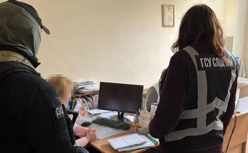 Отримували 250 тис. грн. щомісяця: Поліція викрила киянина та медиків з Дніпра та Києва на «липовому» вакцинуванні від Covid-19
