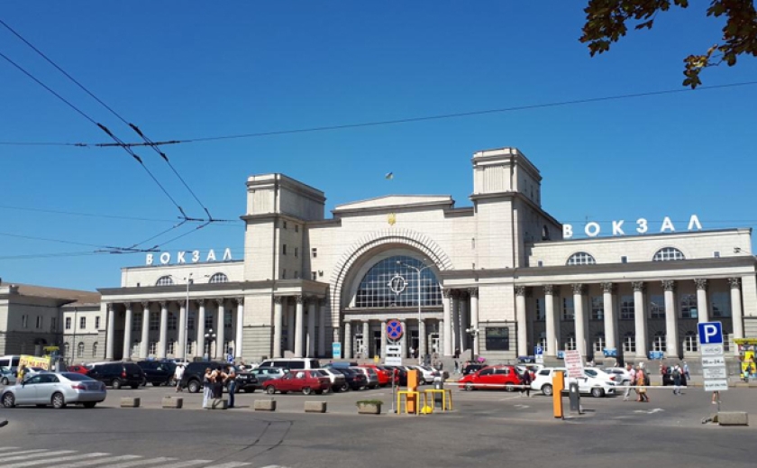 Запасайтесь часом: На залізничному вокзалі в Дніпрі встановлять металодетектор