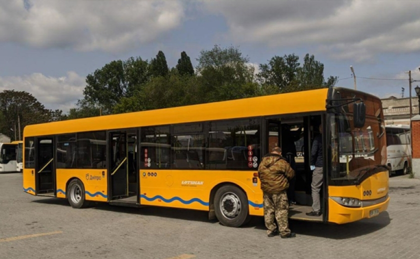 Через ракетний удар: В Дніпрі тимчасово змінять маршрути руху 2 автобуси та тролейбус