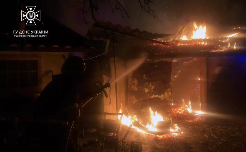На Дніпропетровщині вогонь знищив гараж