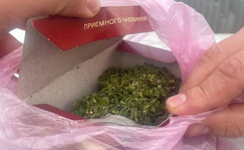 Не чай: у Дніпрі затримали чоловіків, що перевозили наркотичні речовини