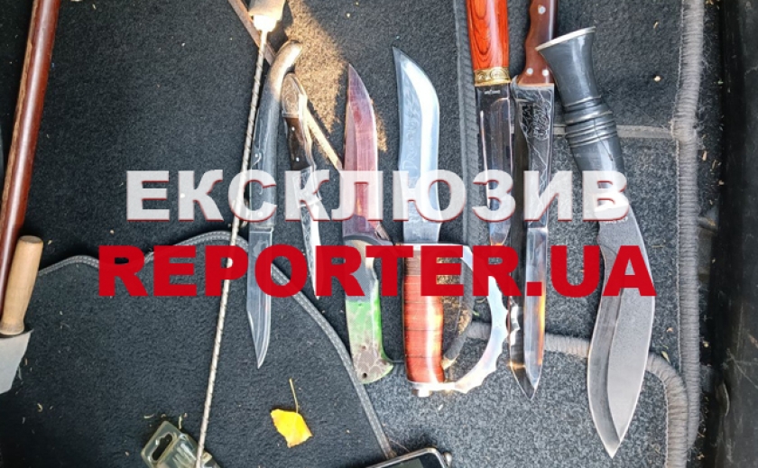 З собою возив бінокль та 7 ножів: В Дніпрі поліцейські затримали підозрілого чоловіка з російськими ТГ-каналами в телефоні