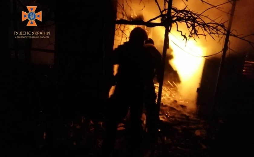 На Дніпропетровщині повністю згорів дачний будинок