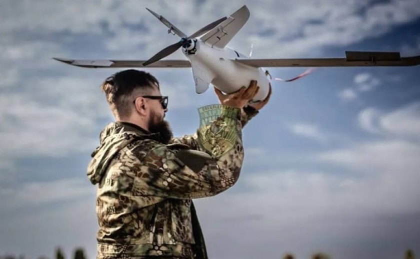 Захищений від засобів радіоелектронної боротьби та не залежить від GPS: Винахідники з Дніпра створили дрон «Чаклун»