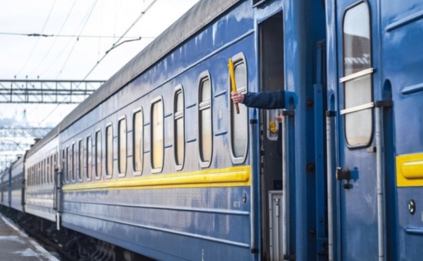 В «Укрзалізниці» повідомили про затримку потягів у Дніпропетровській області