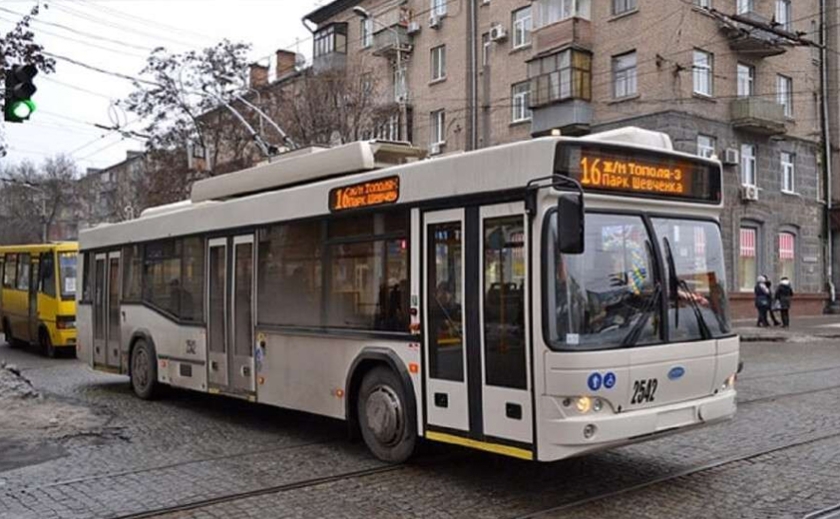 Популярний тролейбус Дніпра змінив маршрут: деталі
