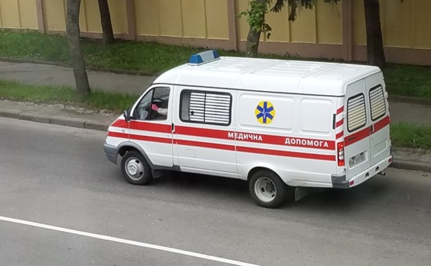 У Дніпропетровській області п'яний чоловік впав з даху: подробиці