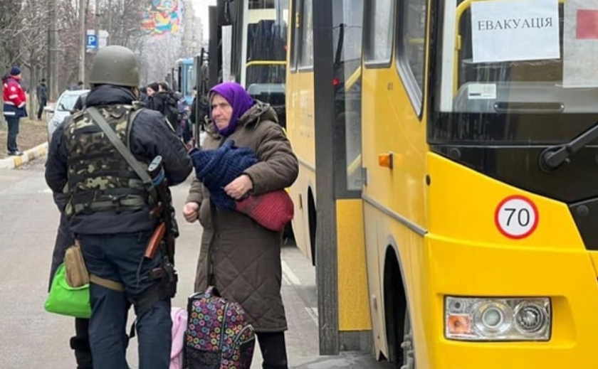 Евакуація з Донецької області: безкоштовний автобус з Курахівської громади до Дніпра