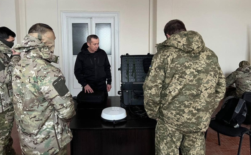 Фонд Загіда Краснова передав військовим ЗСУ комплекти зв'язку, які використовує НАТО