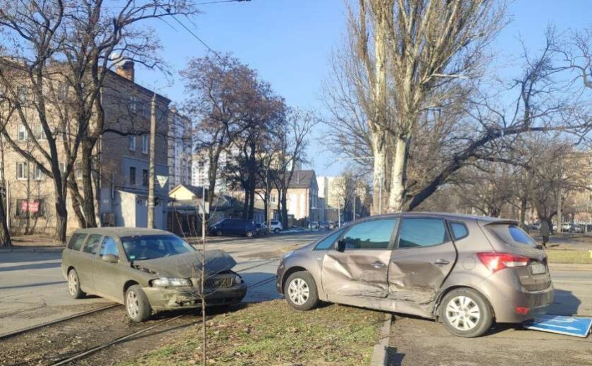 Світлофор не працював: подробиці ДТП на вулиці Антоновича у Дніпрі