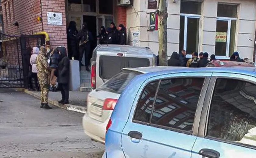 У центрі Дніпра затримали озброєну банду: подробиці