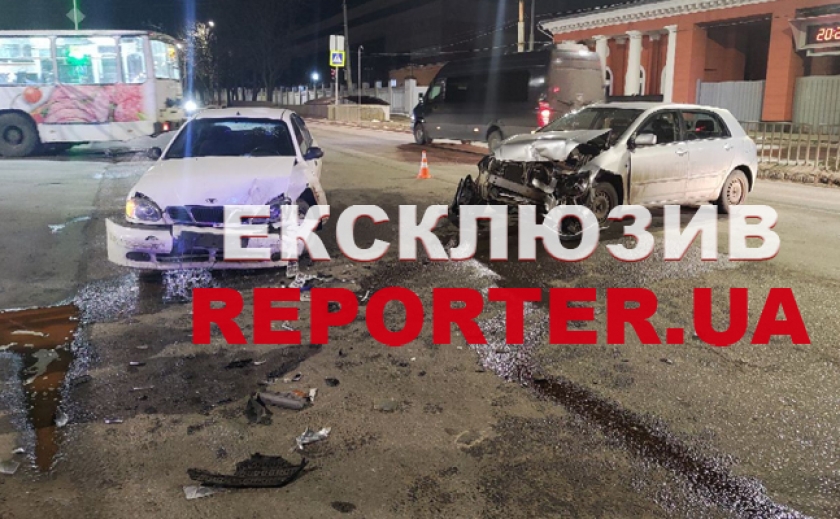 Постраждав водій з Харкова: В Дніпрі зіткнулися «ЗАЗ Daewoo Lanos» та «Toyota Corolla»