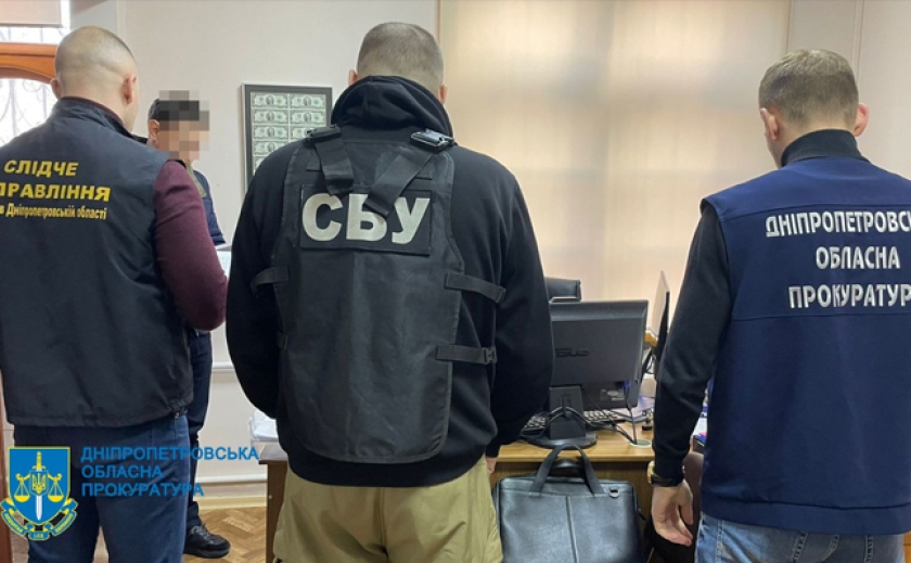 Заробили на постачанні електроенергії: На Дніпропетровщині поліція підозрює в заволодінні 5 млн. грн. екскерівників держпідприємства та бізнесмена