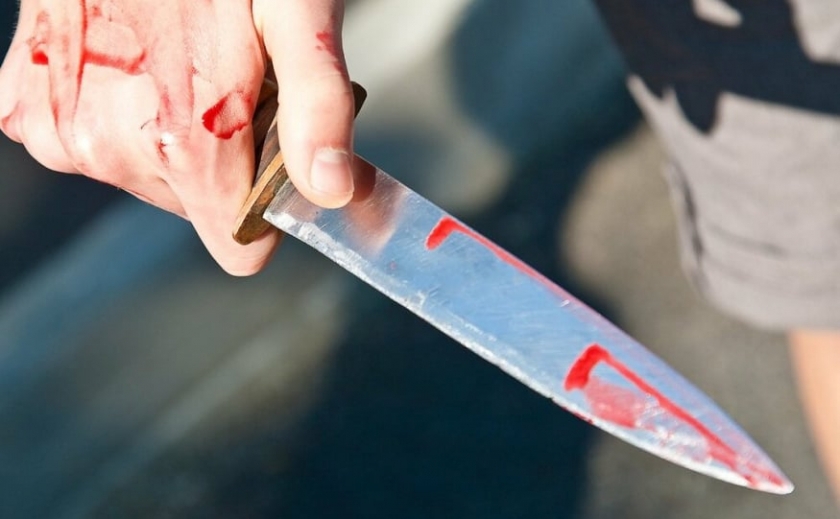 На Днепропетровщине ревнивец искромсал ножом спину соперника На Днепропетровщине ревнивец искромсал ножом спину соперника