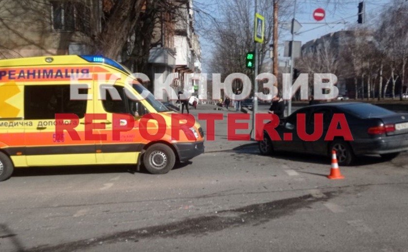 Внаслідок ДТП на проспекті Поля у Дніпрі постраждали троє осіб: подробиці Внаслідок ДТП на проспекті Поля у Дніпрі постраждали троє осіб: подробиці