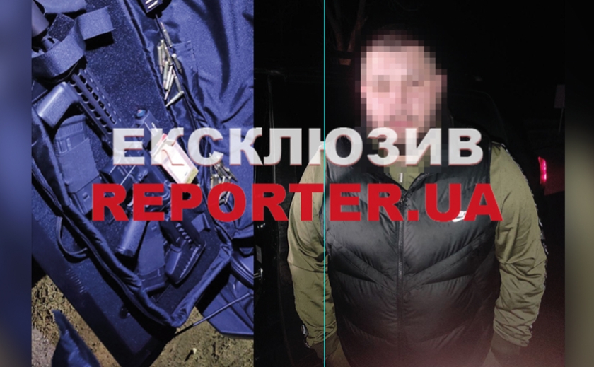 Під Дніпром зупинили чоловіка зі зброєю та підробленими документами: деталі