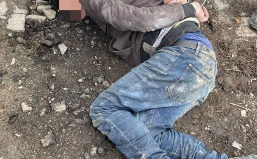 У Запоріжжі затримали мародера, який нишпорив по будинку, зруйнованому ракетою У Запоріжжі затримали мародера, який нишпорив по будинку, зруйнованому ракетою