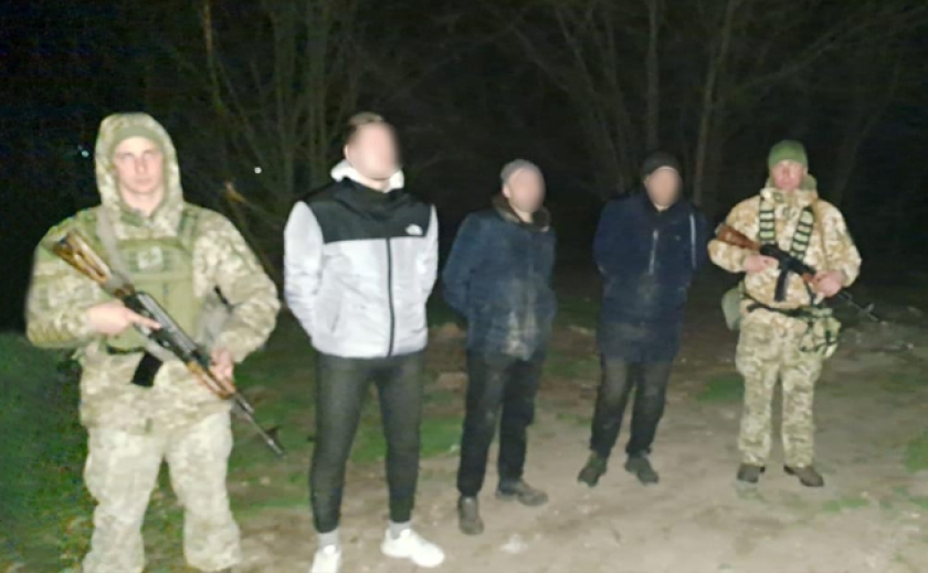 Зупинили пострілами в гору: Ухилянт з Дніпропетровщини намагався втекти через Молдову до Європи