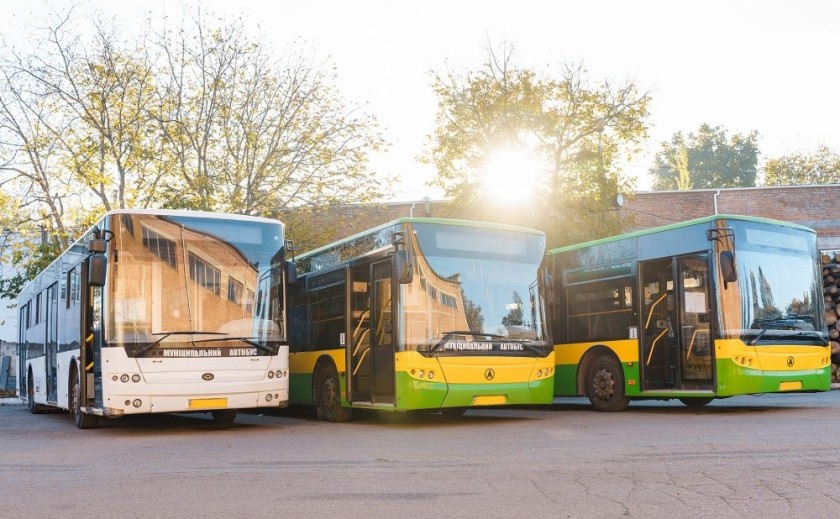 Мешканців Дніпра просять оцінити зручність муніципальних автобусів