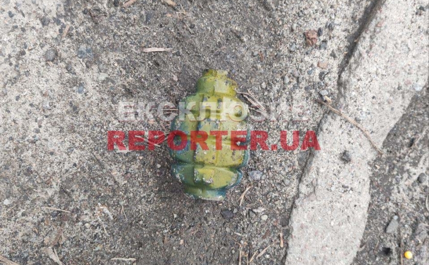 Обережно, небезпечний предмет: у Чечелівському районі Дніпра перехожий знайшов гранату