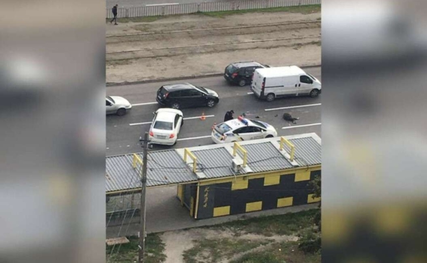 У Дніпрі на Донецькому шосе фура на смерть переїхала жінку У Дніпрі на Донецькому шосе фура на смерть переїхала жінку