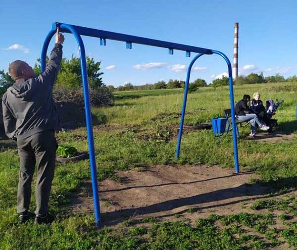Празднично «спионерили». Днепровские вандалы пошли против детей