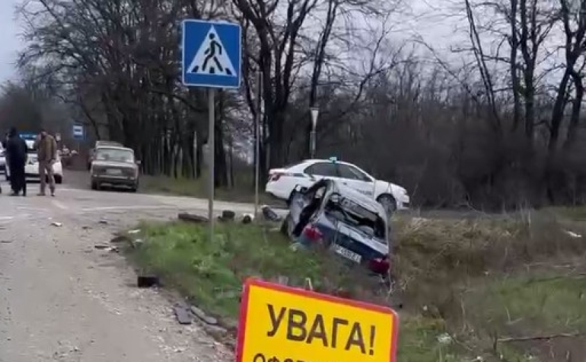 Жахлива аварія на трасі до Дніпра: легковик потрапив під вантажівку