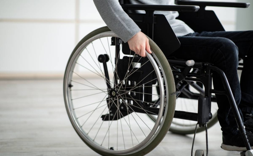 На Дніпропетровщині з початку року майже 10 тис. людей із інвалідністю звернулися за допоміжними засобами реабілітації